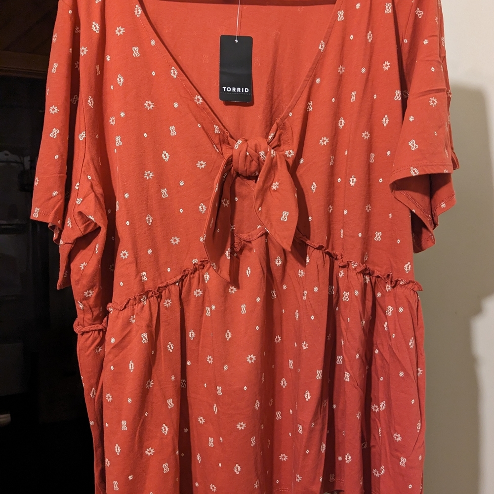 Torrid size 2 short sleeve adorable top